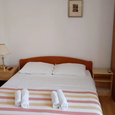 Happy Centre-free Parking Дубровник